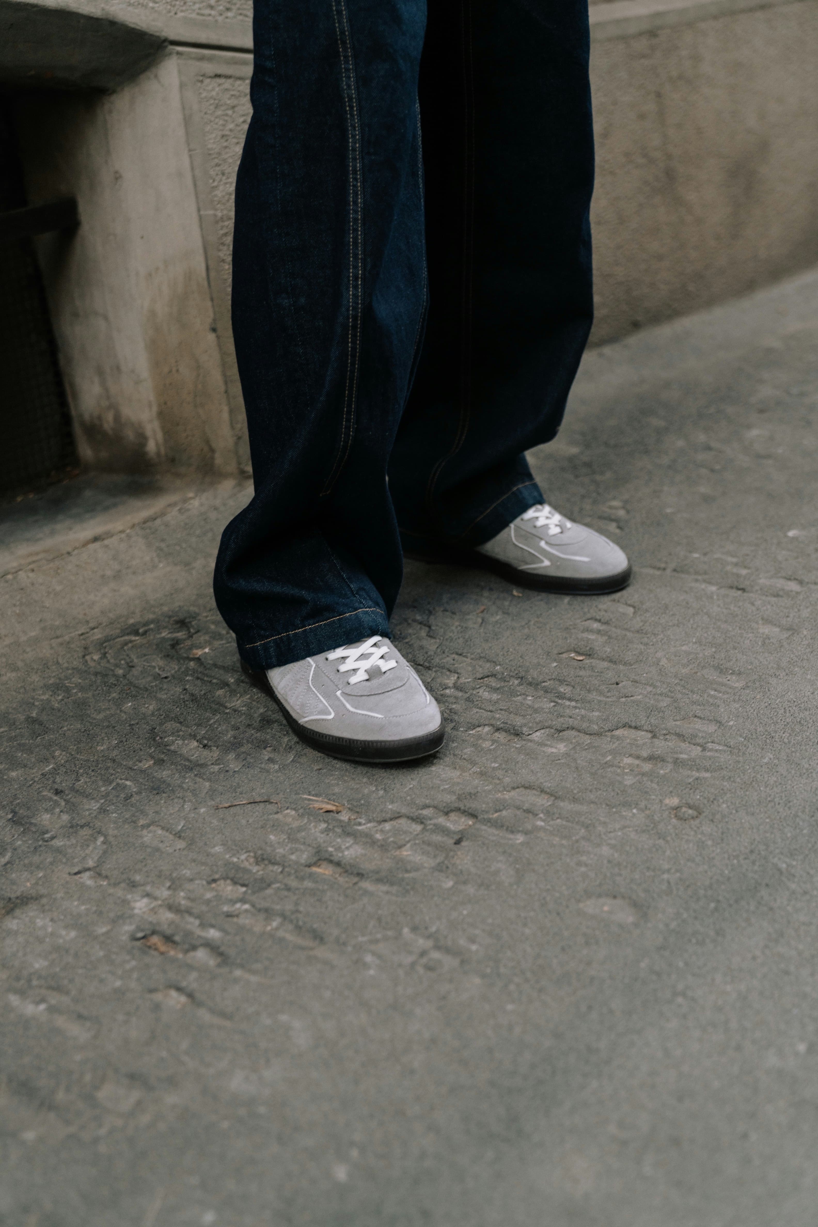 Marte Grey White